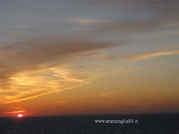 nave Costa Serena tramonto in navigazione
